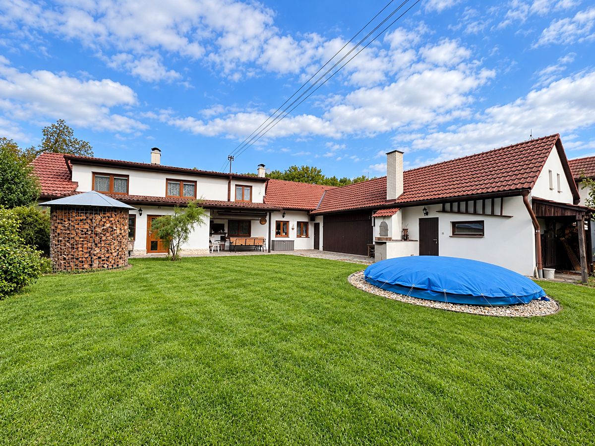 Prodej rodinného domu 184 m², pozemek 904 m², Žehušice – fotka 1 z 3