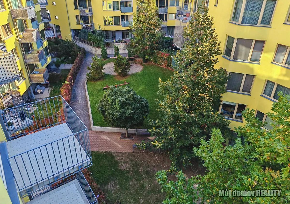 Pronájem bytu 2+kk 58 m² – fotografie 3
