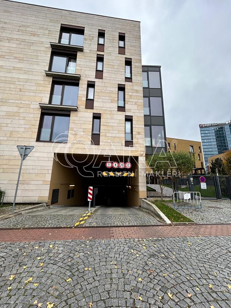 Prodej garážového stání 13 m²