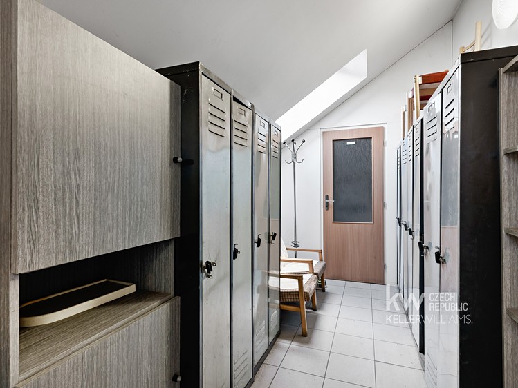 Prodej komerčního prostoru, 688 m² (9 z 32)