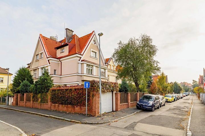 Pronájem rodinného domu 230 m², pozemek 241 m² – fotografie 3