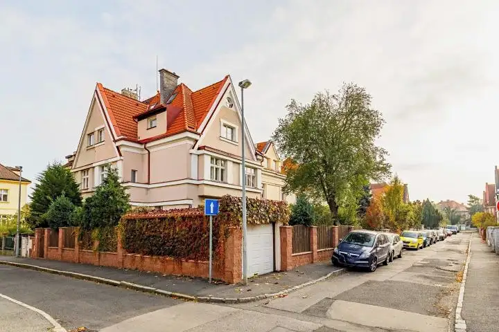 Pronájem rodinného domu 230 m², pozemek 241 m², Praha – náhled fotky 3