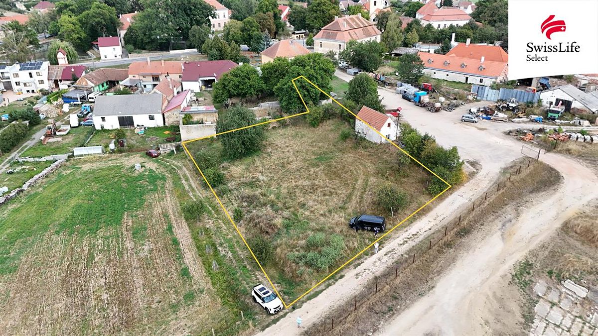 Prodej stavebního pozemku 1858 m², Hostim – fotka 1 z 3