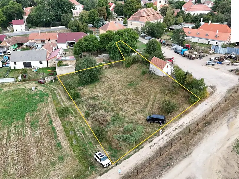 Prodej stavebního pozemku 1858 m², Hostim – náhled fotky 1