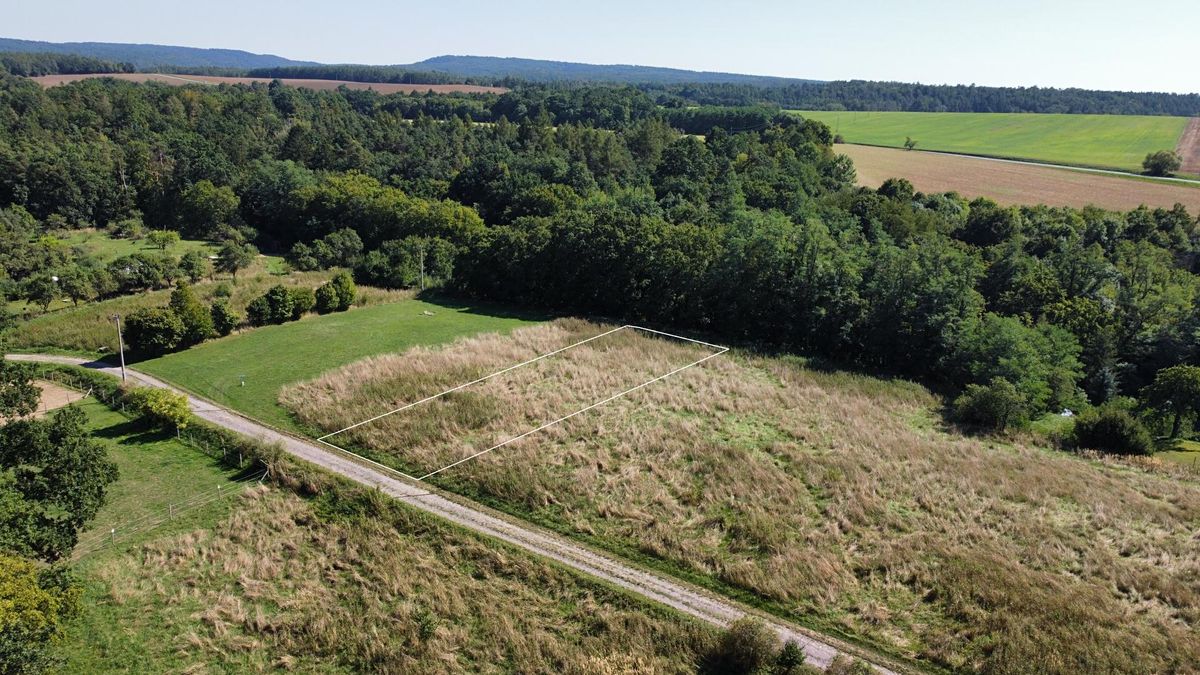 Prodej pole 1398 m², Lančov – fotka 1 z 3