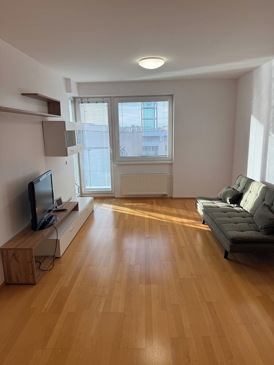 Pronájem bytu 2+kk 57 m² – fotografie 2