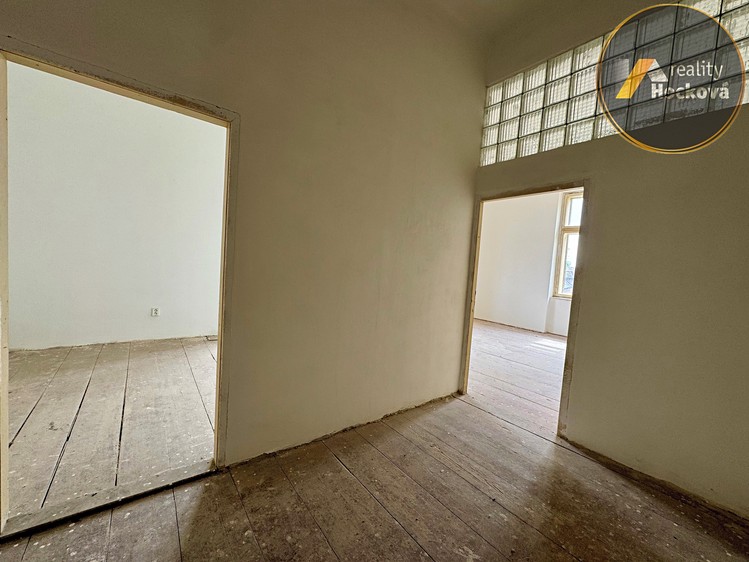 Prodej komerčního prostoru, 2 550 m² (13 z 25)