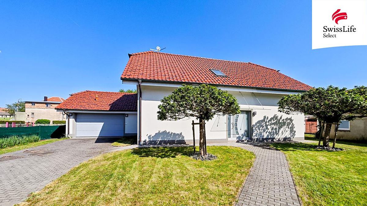 Prodej rodinného domu 211 m², pozemek 975 m², Ostrov – fotka 1 z 3