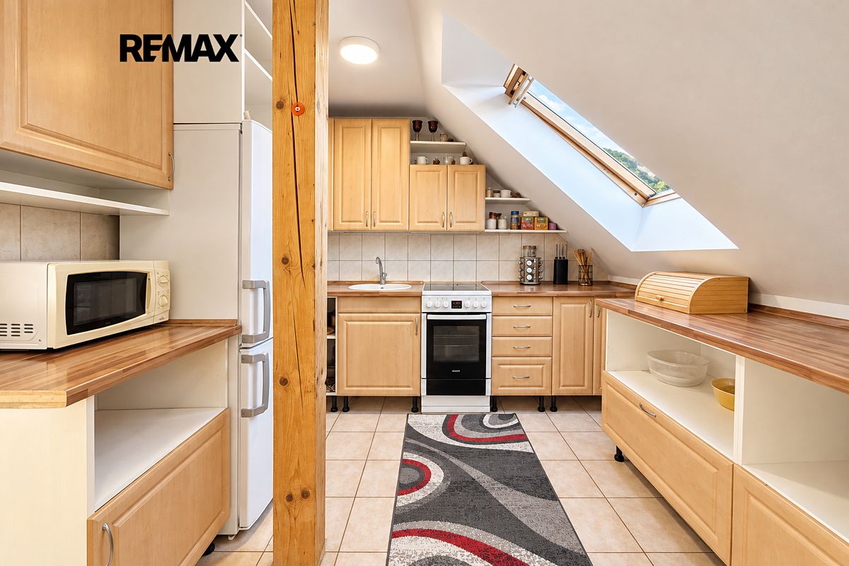 Prodej rodinného domu 232 m², pozemek 156 m² – fotografie 3