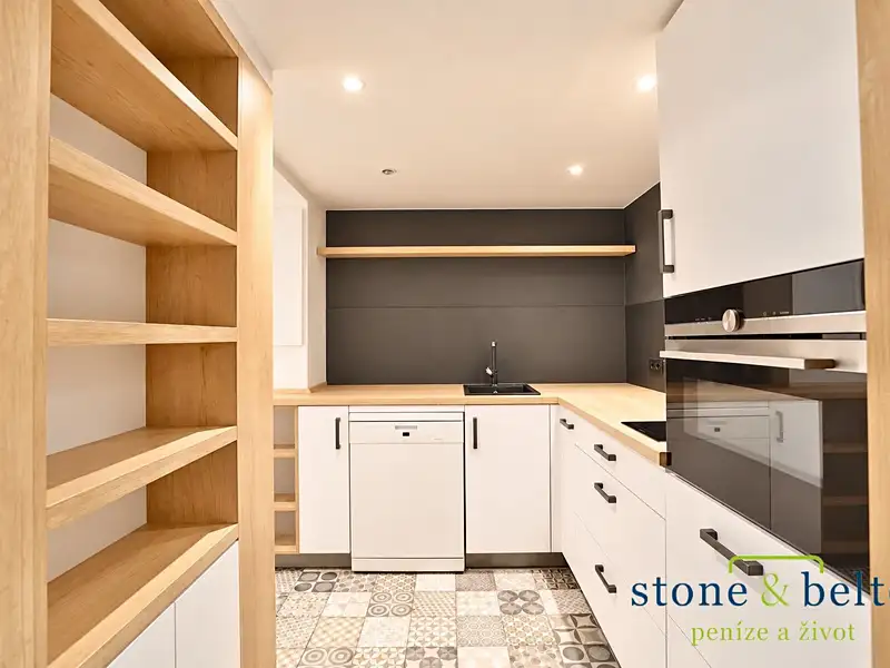 Prodej bytu 2+1 58 m², Praha – náhled fotky 1