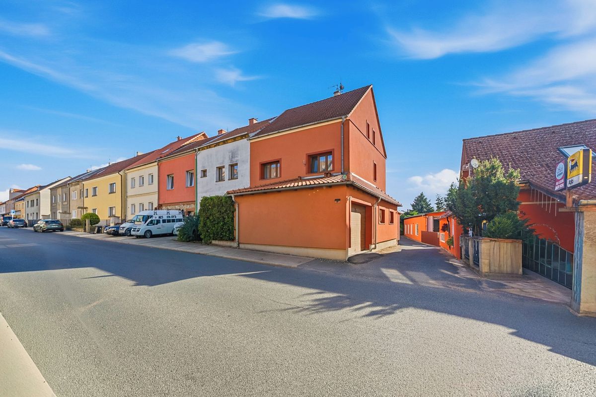 Prodej rodinného domu 108 m², pozemek 178 m², Modlany – fotka 1 z 3