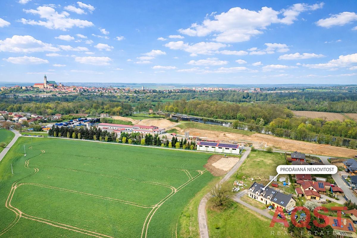 Prodej rodinného domu 224 m², pozemek 191 m², Hořín – fotka 1 z 3