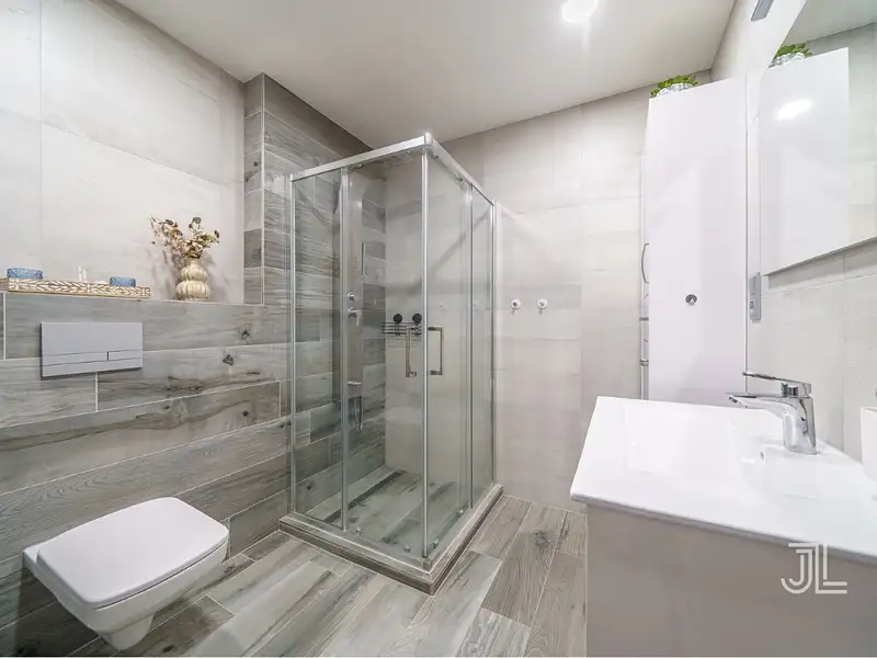 Prodej bytu 5+kk 120 m², Karlovy Vary – náhled fotky 2