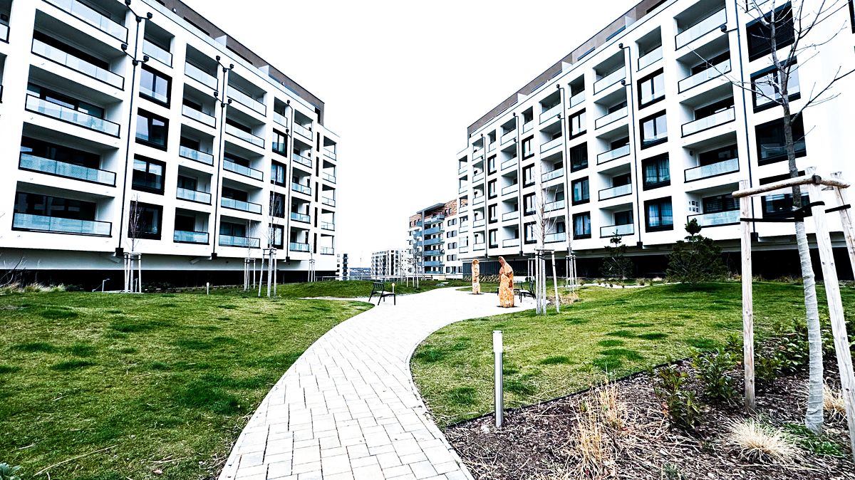 Pronájem garážového stání 12 m²