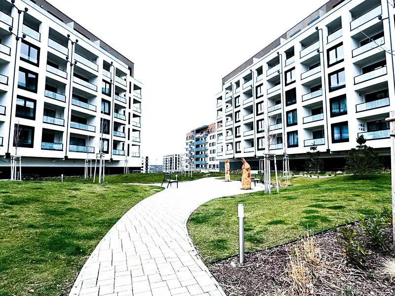 Pronájem garážového stání 12 m², Praha – náhled fotky 1