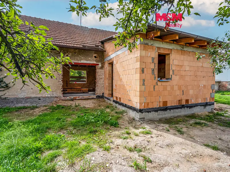 Prodej rodinného domu 234 m², pozemek 851 m², Sadská – náhled fotky 1