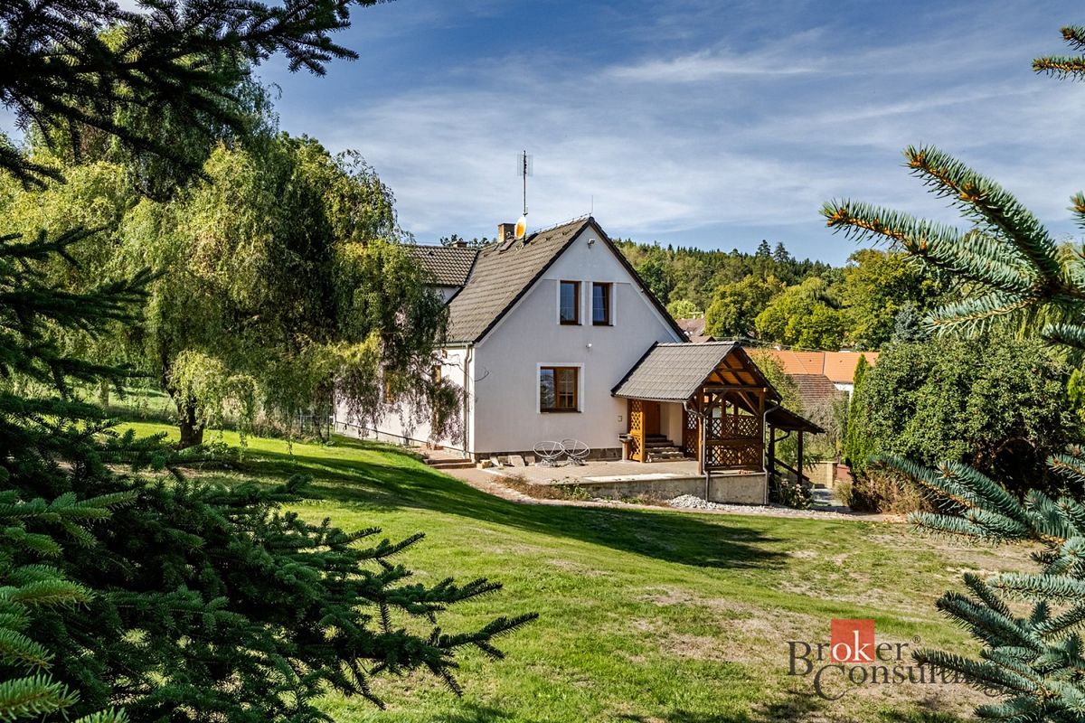 Prodej rodinného domu 240 m², pozemek 2774 m², Cehnice – fotka 1 z 3