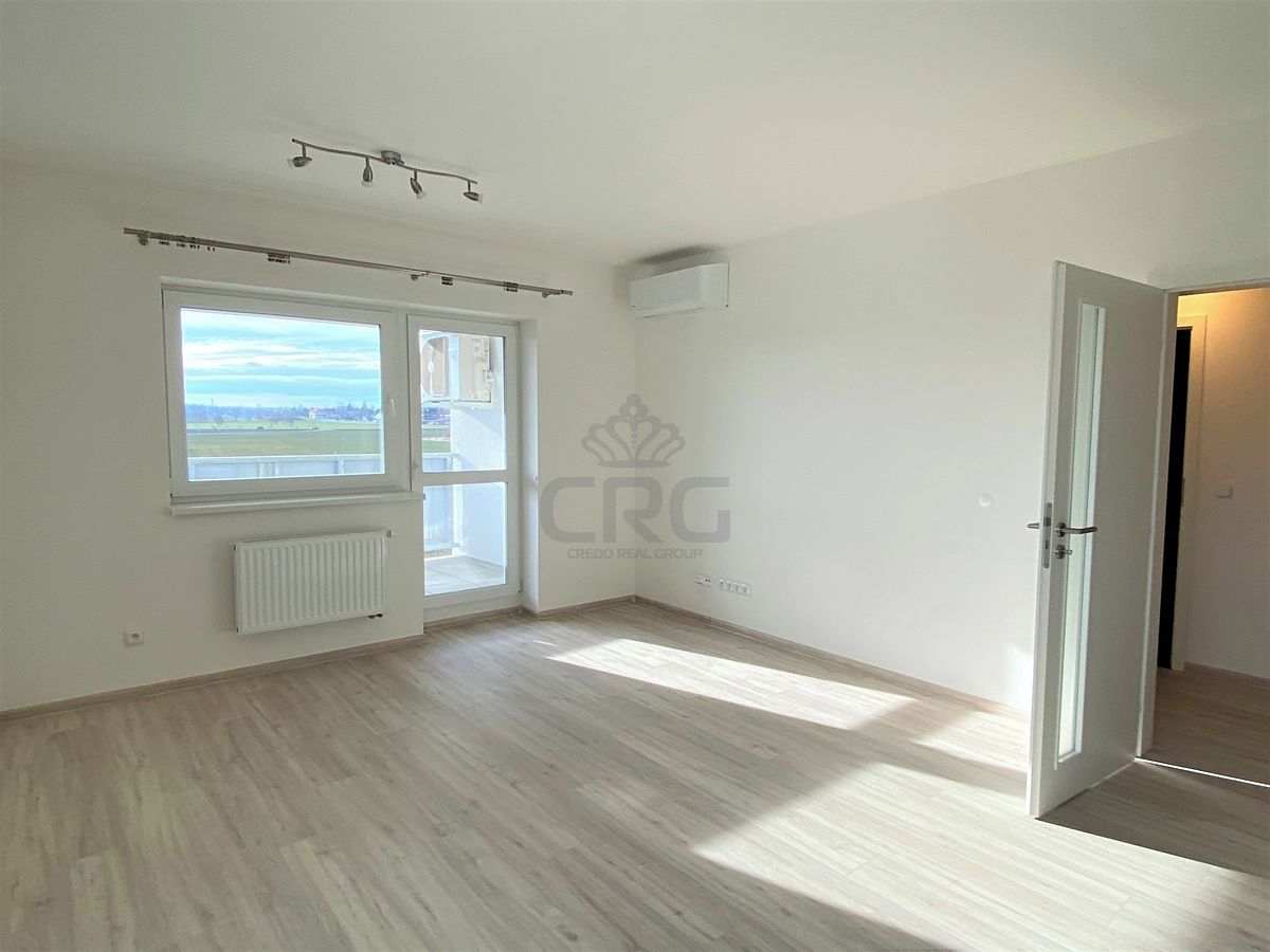 Pronájem bytu 2+kk 63 m² – fotografie 3