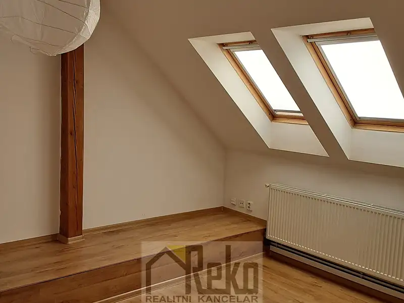 Pronájem bytu 3+kk 120 m², Králův Dvůr – náhled fotky 2