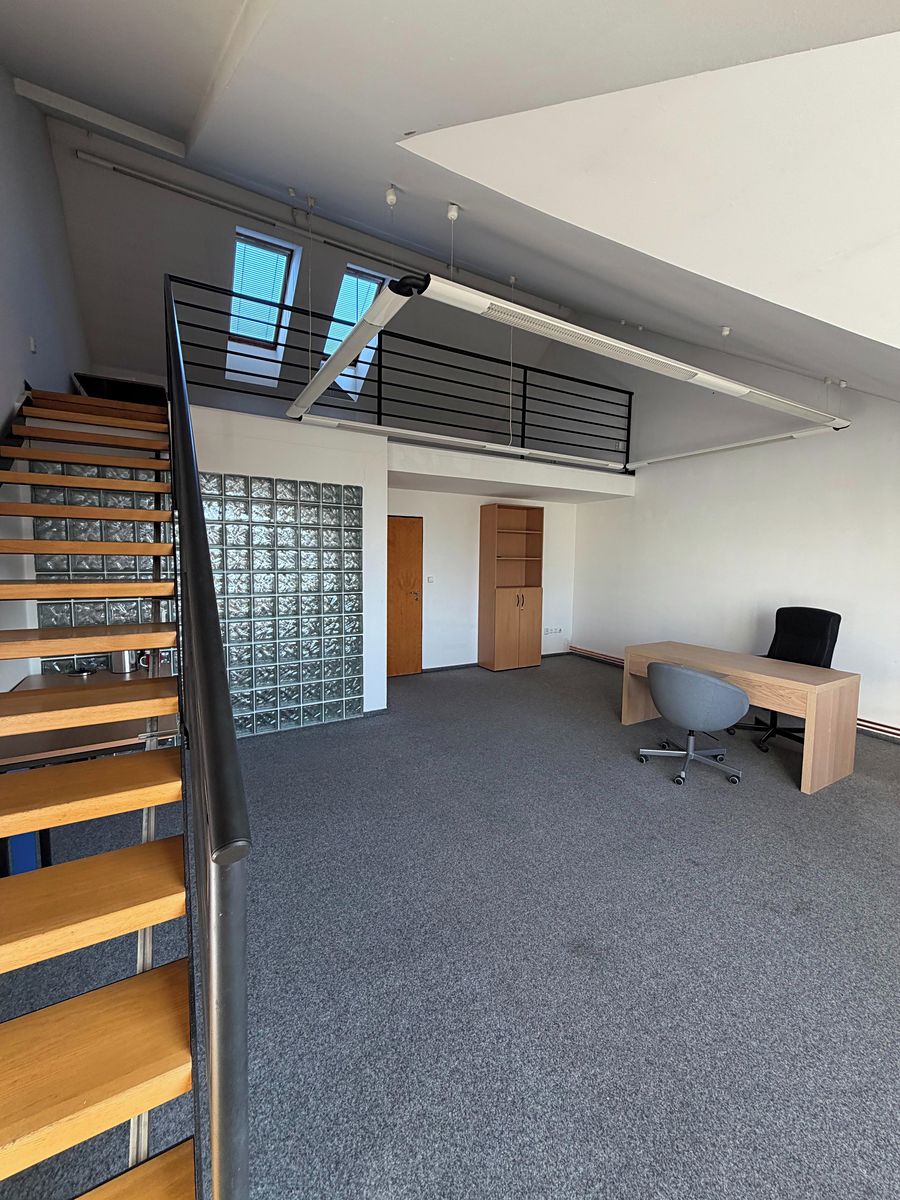 Pronájem kanceláře 35 m² – fotografie 2