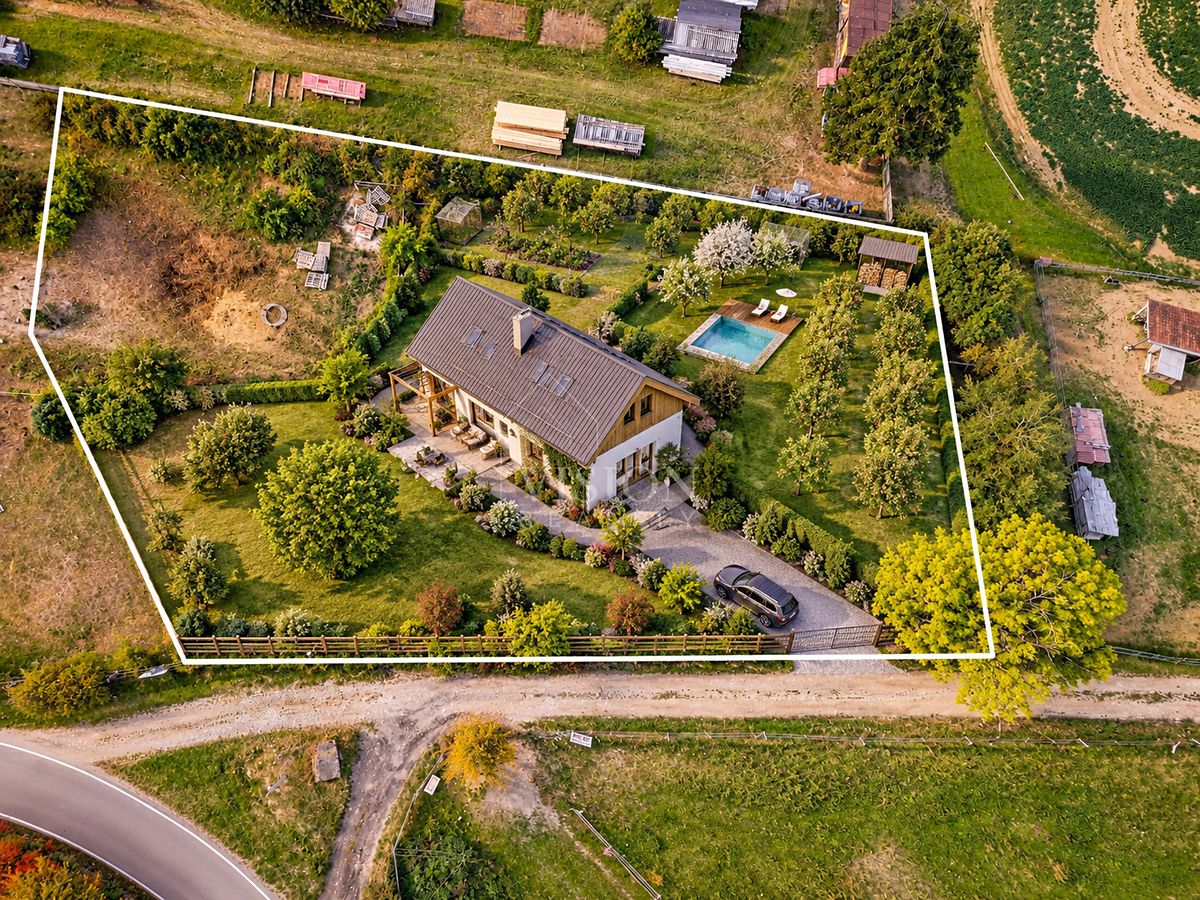Prodej stavebního pozemku 2485 m² – fotografie 2