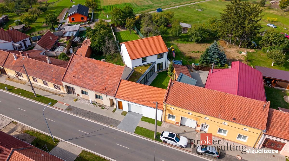 Prodej stavebního pozemku 811 m², Kozlany – fotka 1 z 3