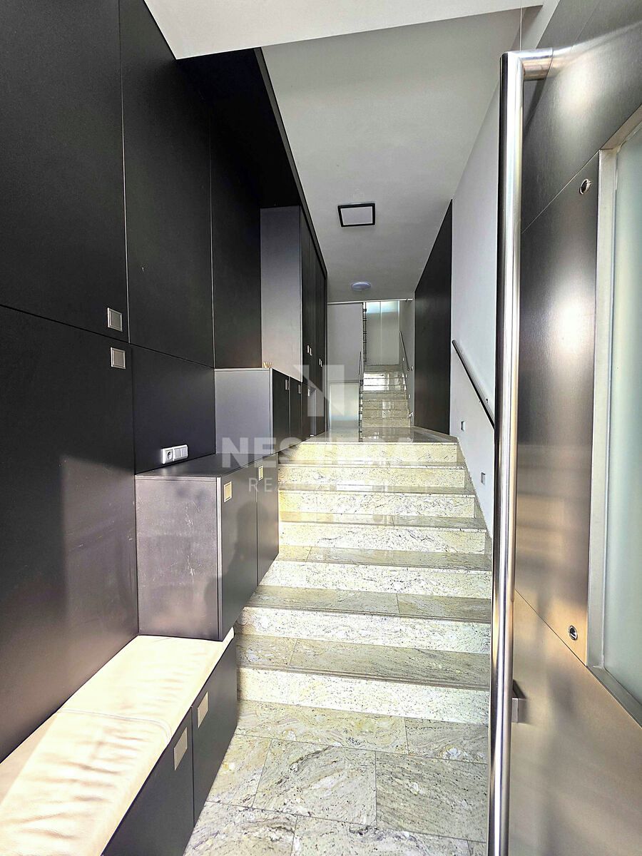 Pronájem kanceláře 500 m² – fotografie 4