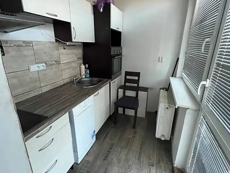 Pronájem bytu 1+1 30 m², Hradec Králové – náhled fotky 1
