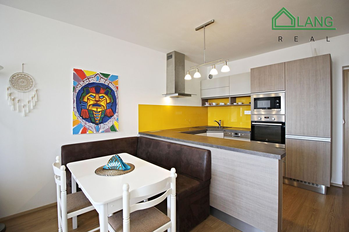 Pronájem bytu 3+kk 68 m² – fotografie 4