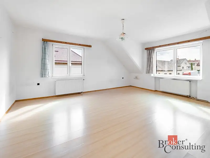 Prodej rodinného domu 236 m², pozemek 361 m², Březnice – náhled fotky 2