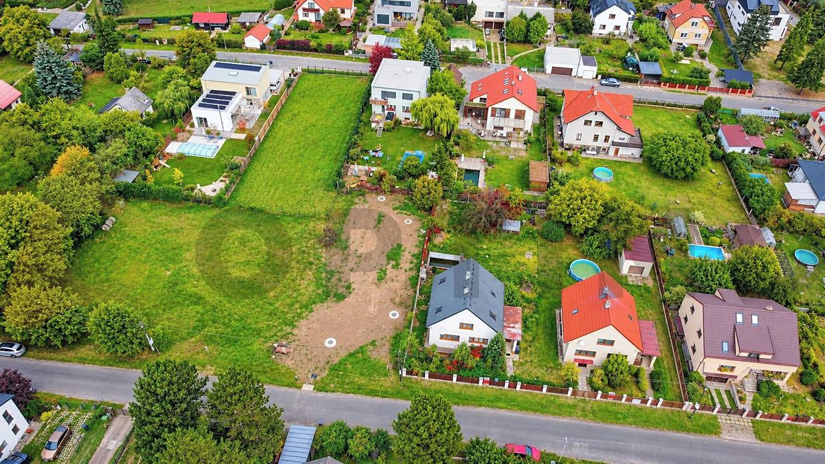 Prodej stavebního pozemku 1000 m² – fotografie 2