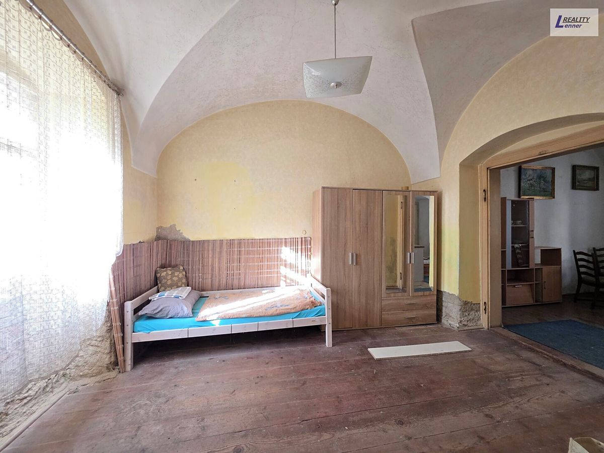 Prodej rodinného domu 300 m², pozemek 217 m² – fotografie 4