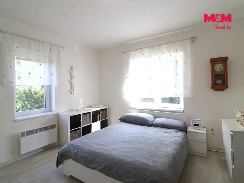 Prodej rodinného domu 180 m², pozemek 2074 m², Peruc – náhled fotky 3