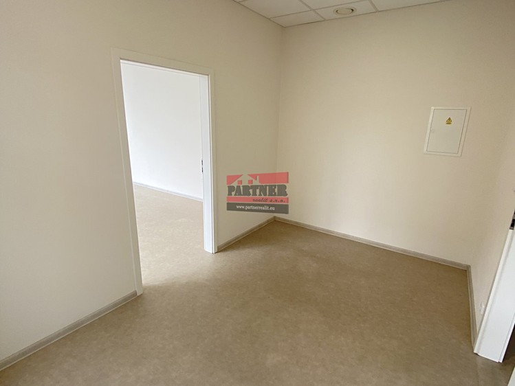 Pronájem komerčního prostoru, 32 m² (6 z 10)