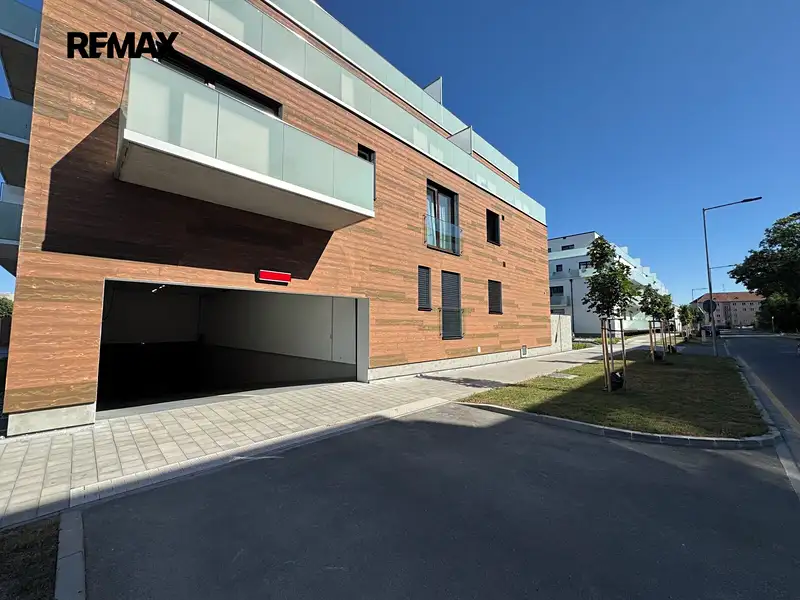Pronájem garážového stání 12 m², Olomouc – náhled fotky 1