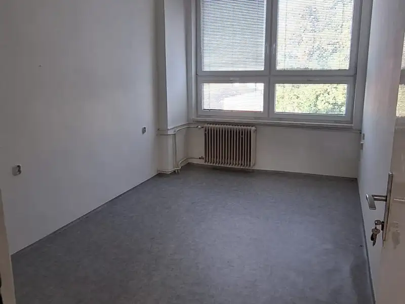 Pronájem kanceláře 13 m², Tachov – náhled fotky 3