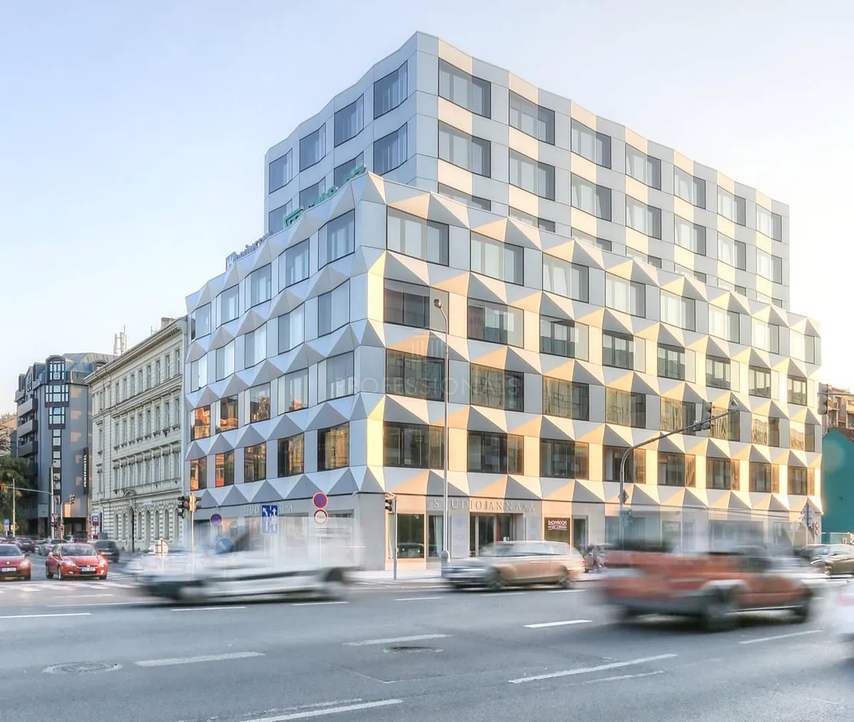 Pronájem kanceláře 458 m²
