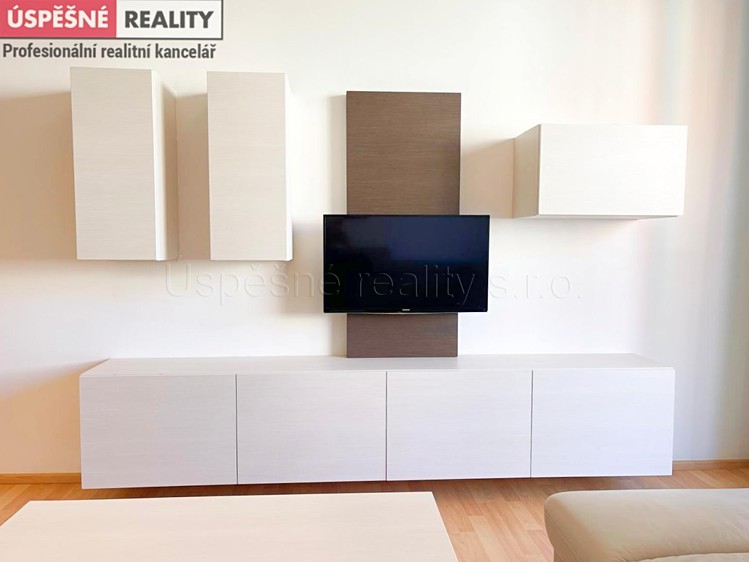 Pronájem bytu 2+kk, 52 m² (2 z 27)