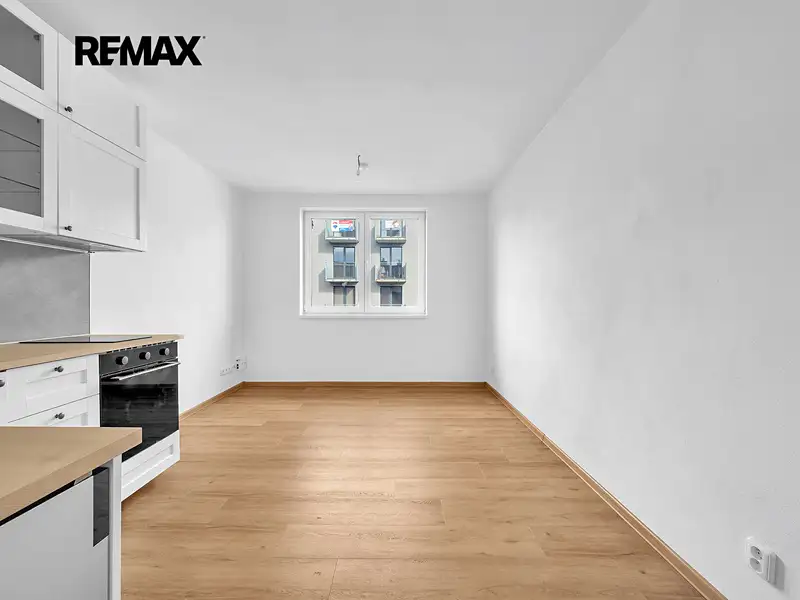 Pronájem bytu 1+kk 24 m², Milovice – náhled fotky 3