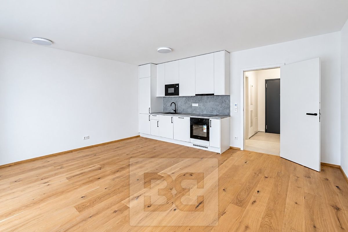 Prodej bytu 1+kk 40 m², Praha – fotka 1 z 3