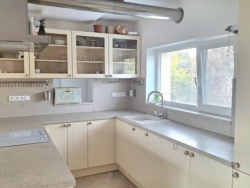 Pronájem rodinného domu 137 m², pozemek 857 m², Pardubice – náhled fotky 2