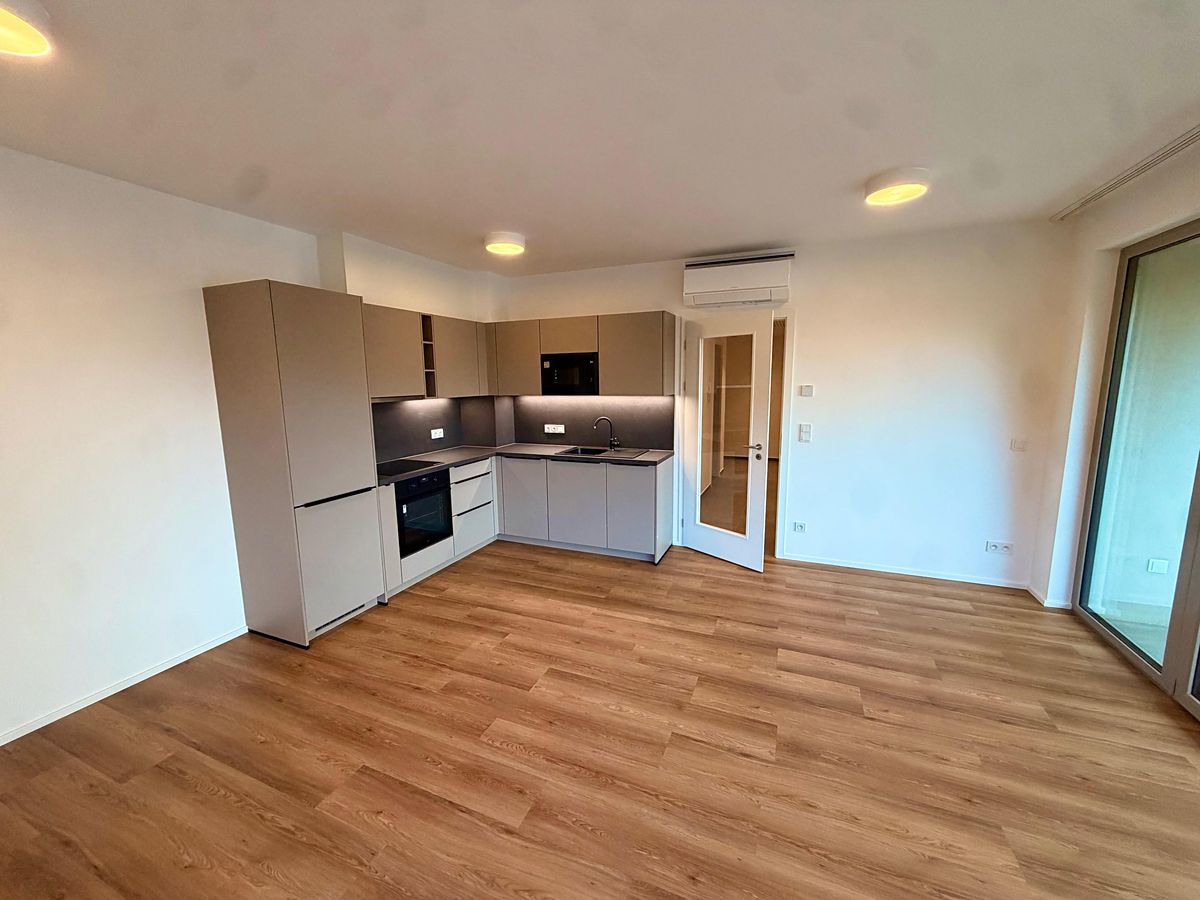 Pronájem bytu 2+kk 57 m², Praha – fotka 1 z 3