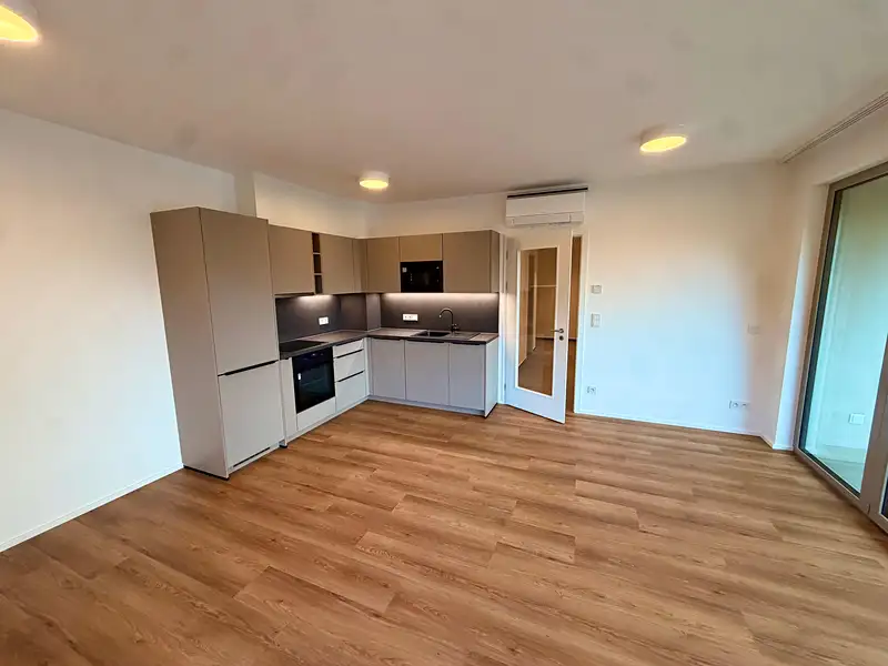 Pronájem bytu 2+kk 57 m², Praha – náhled fotky 1