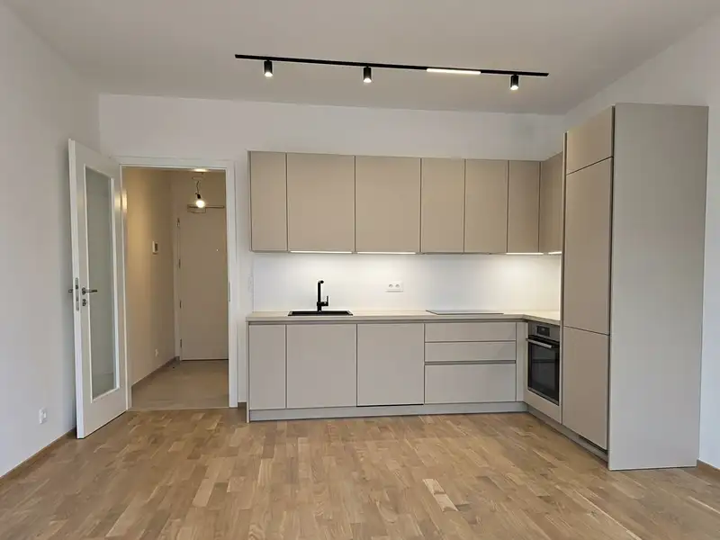 Prodej bytu 1+kk 32 m², Praha – náhled fotky 2