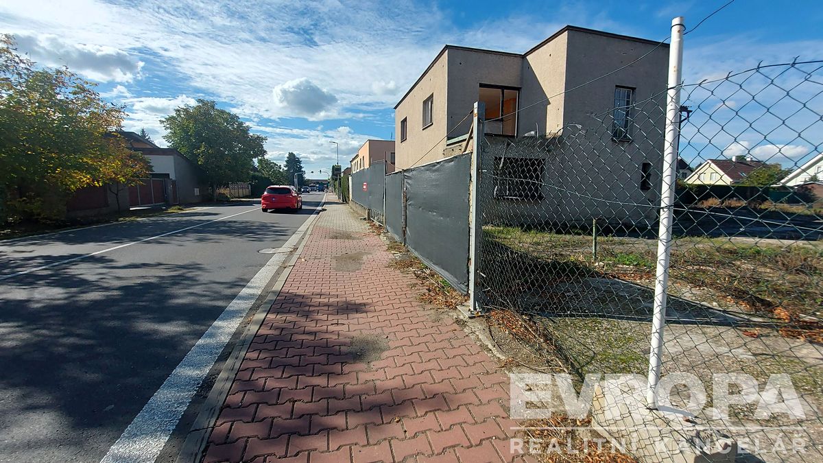 Prodej rodinného domu 271 m², pozemek 1301 m², Zlatníky-Hodkovice – fotka 1 z 3
