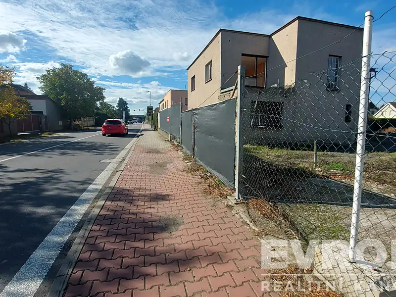 Prodej rodinného domu 271 m², pozemek 1301 m², Zlatníky-Hodkovice – náhled fotky 1