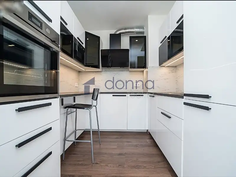 Pronájem bytu 4+kk 85 m², Praha – náhled fotky 3