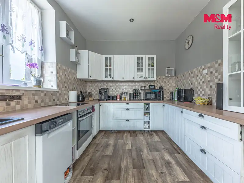 Prodej rodinného domu 230 m², pozemek 875 m², Velké Hamry – náhled fotky 2