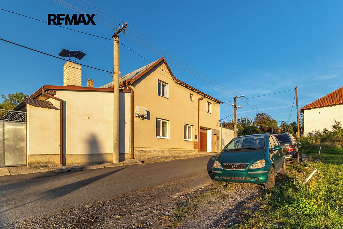 Prodej vícegeneračního domu 212 m², pozemek 700 m², Velvary – fotka 1 z 3