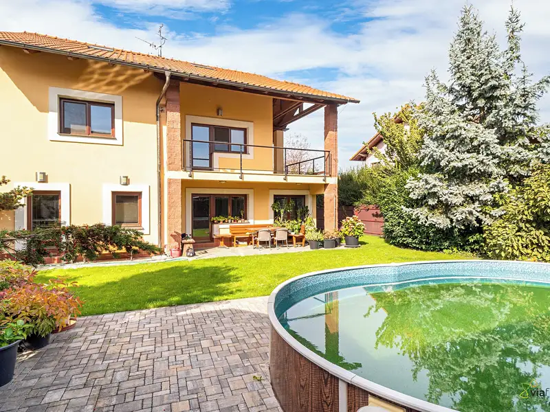 Pronájem rodinného domu 208 m², pozemek 491 m², Srch – náhled fotky 3